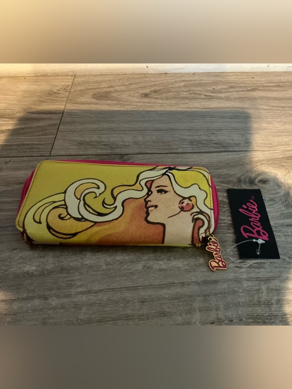 NWT Vintage Mattel 2009 Barbie wallet with Charm